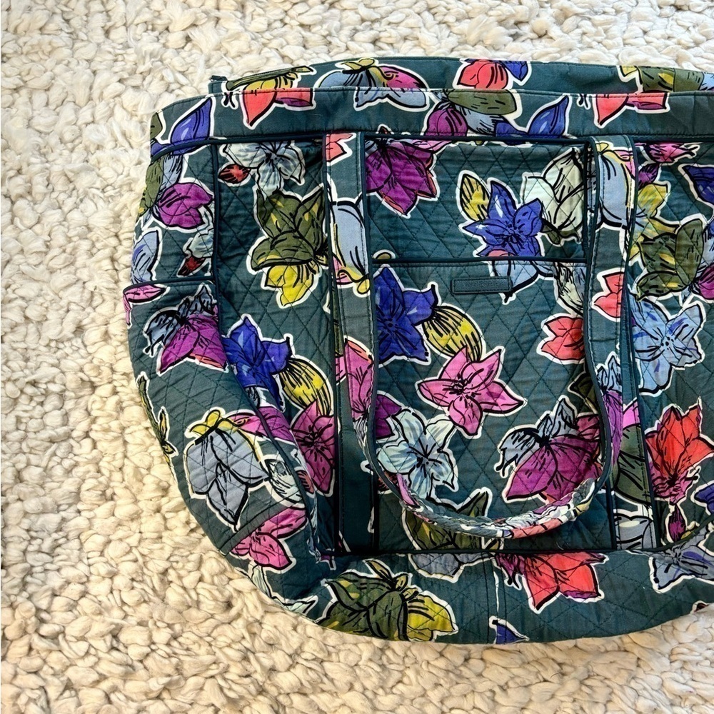 Vera Bradley large floral quilted tote purse - Picture 5 of 16